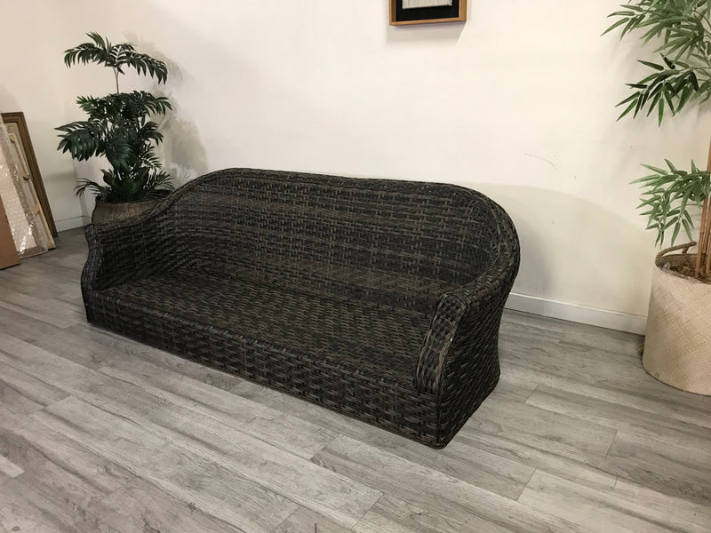Grand Leisure Traditional Style Sofa