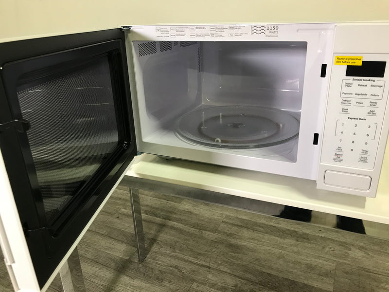 GE 1.6-cu ft 1150-Watt Countertop Microwave (White) - Minor Dents