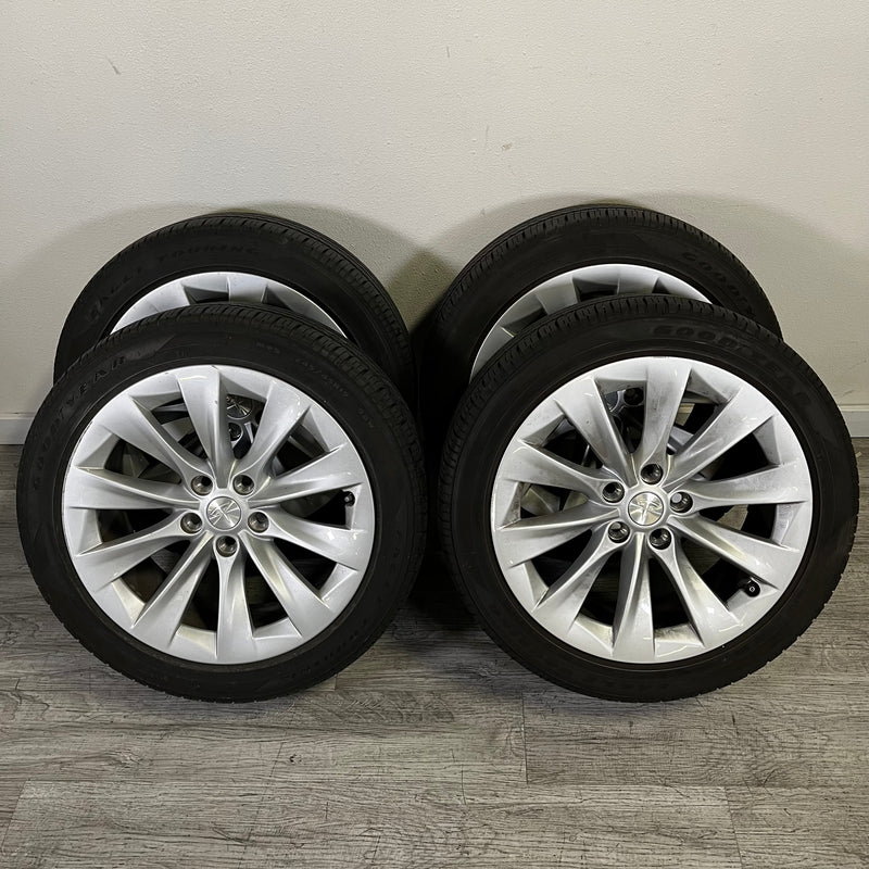 19x8 Tesla Model S Silver Wheel Rim with Good Year Tires