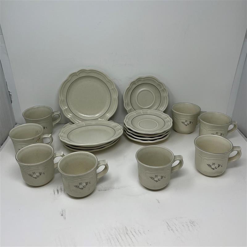 Pfaltzgraff Heirloom Vintage Dinnerware Set