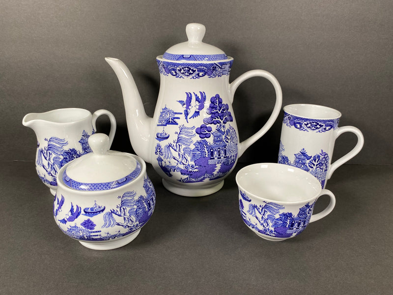 Royal Cuthbertson Blue Willow 12-Piece Coffee/Tea China Set